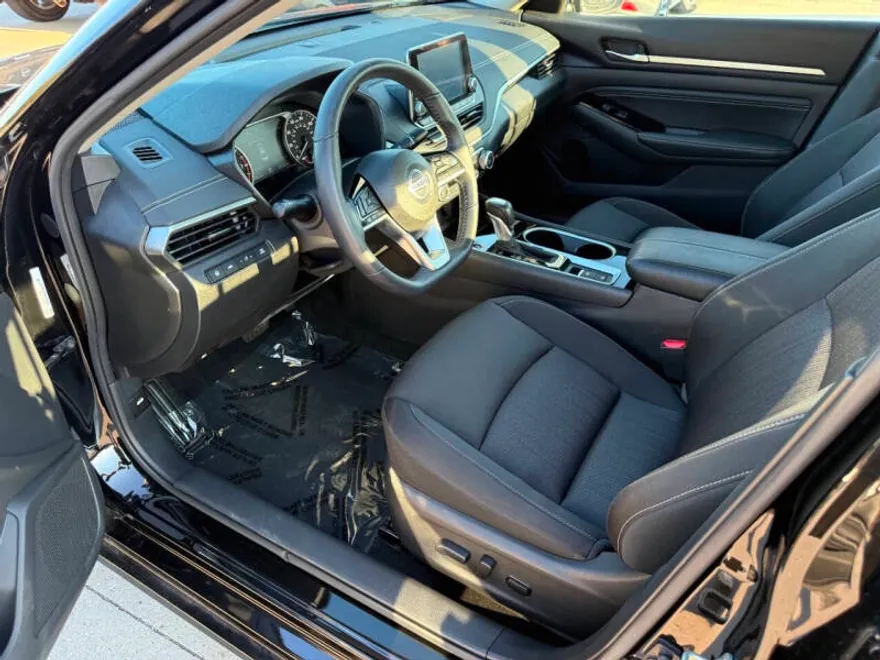 2021 Nissan Altima 2.5 SV photo 1