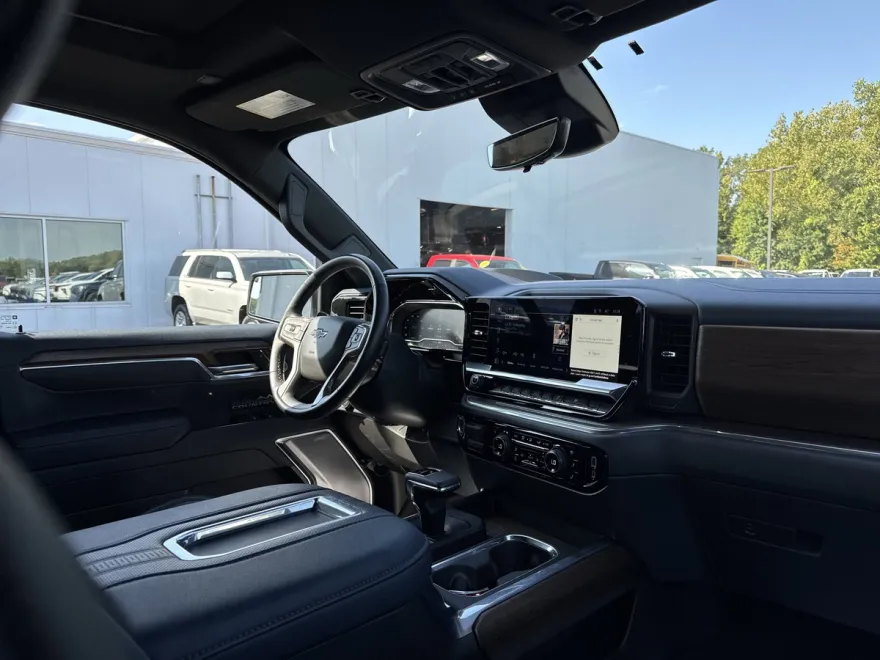 2022 Chevrolet Silverado 1500 High Country photo 1