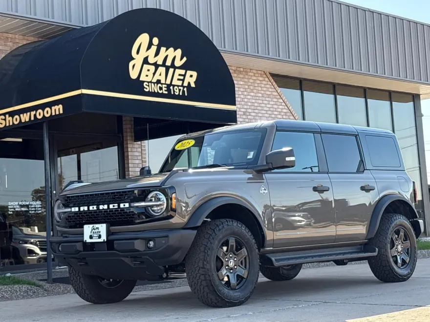 2025 Ford Bronco Outer Banks photo 1