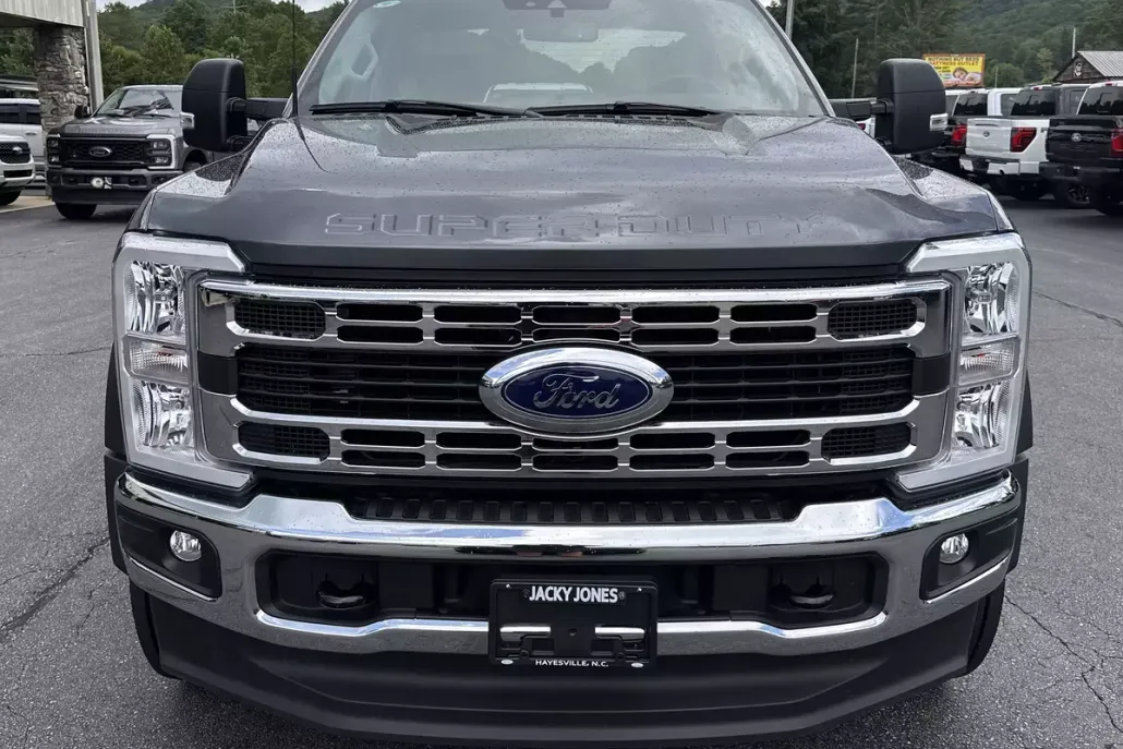 2023 Ford F-600 photo 1
