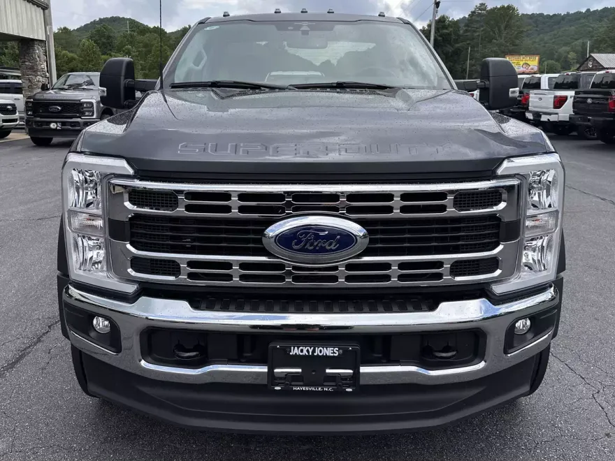 2023 Ford F-600 photo 1