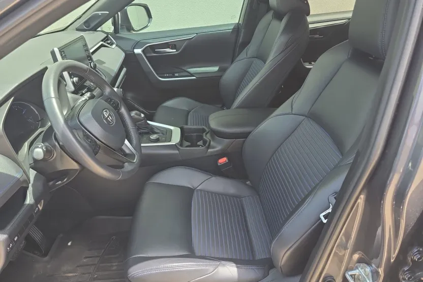 2019 Toyota RAV4 Hybrid XSE photo 1