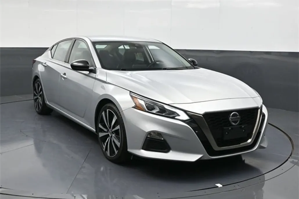 2022 Nissan Altima 2.5 SR photo 1