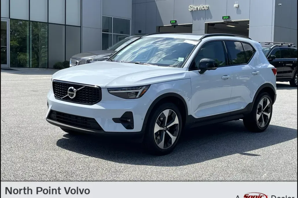 2026 Volvo XC40 Plus photo 1