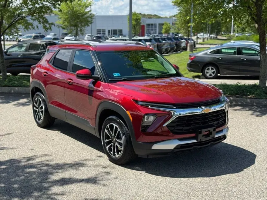 2024 Chevrolet Trailblazer LT photo 1