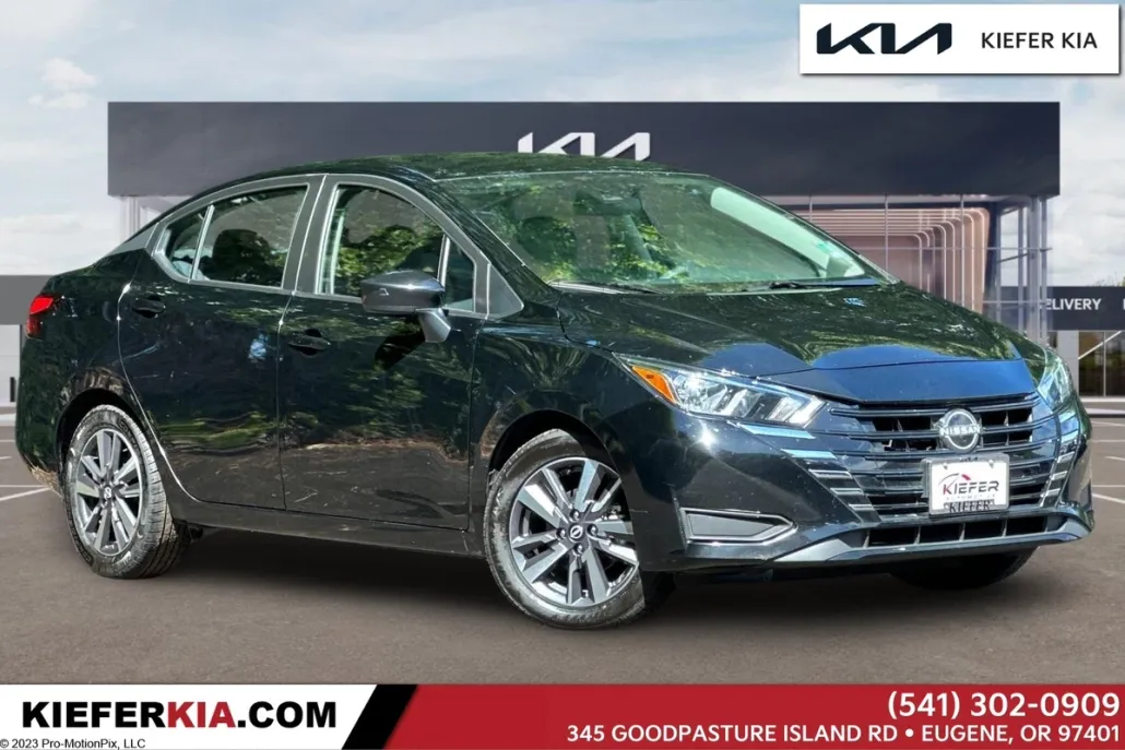 2023 Nissan Versa 1.6 SV photo 1