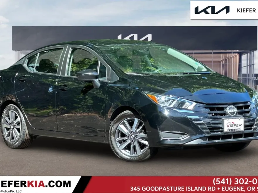 2023 Nissan Versa 1.6 SV photo 1