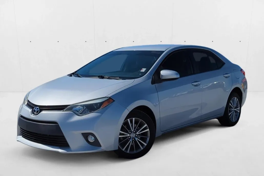 2014 Toyota Corolla LE Plus photo 1