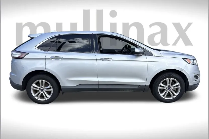 2015 Ford Edge Titanium photo 1