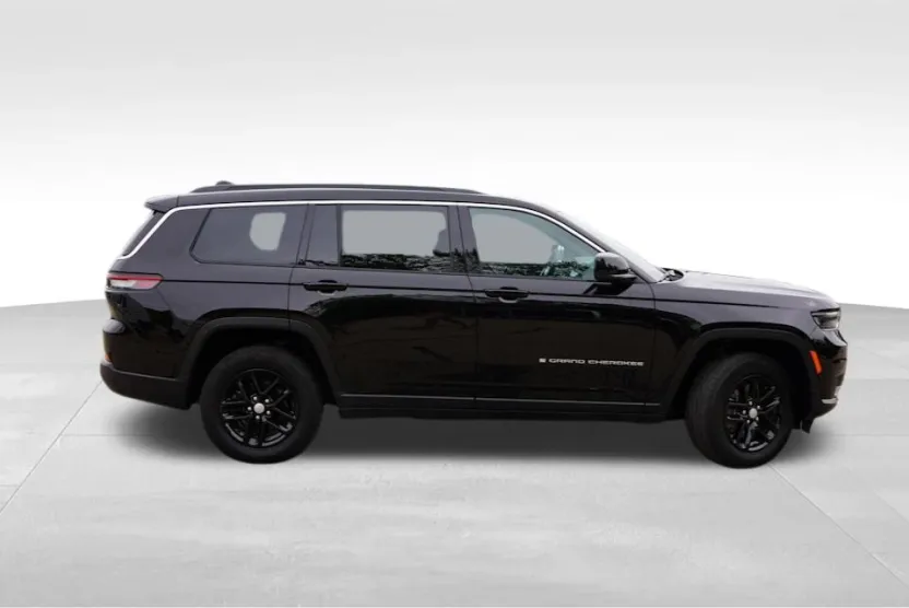 2025 Jeep Grand Cherokee Laredo photo 1