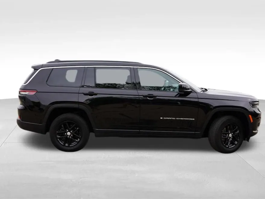 2025 Jeep Grand Cherokee Laredo photo 1