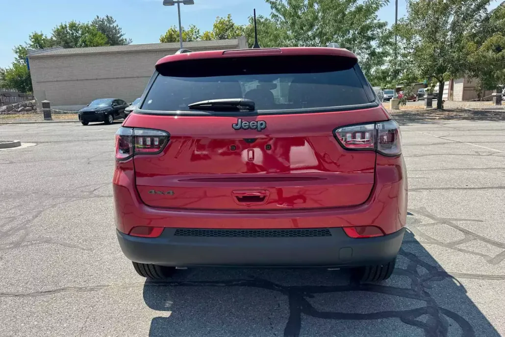 2025 Jeep Compass Latitude Altitude Special Edition photo 1