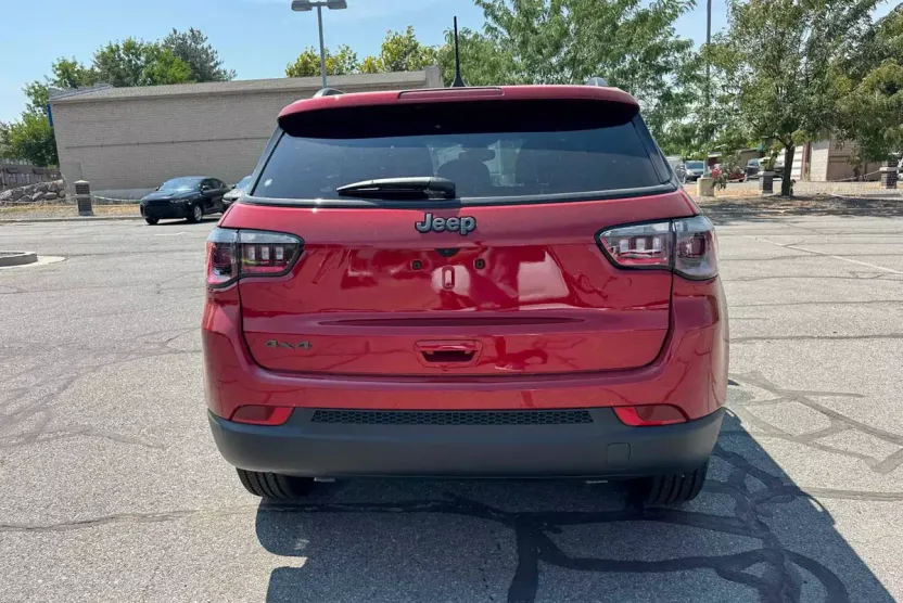 2025 Jeep Compass Latitude Altitude Special Edition photo 1