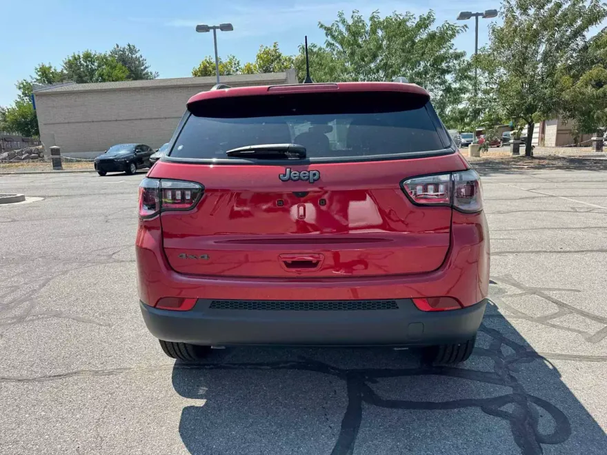 2025 Jeep Compass Latitude Altitude Special Edition photo 1