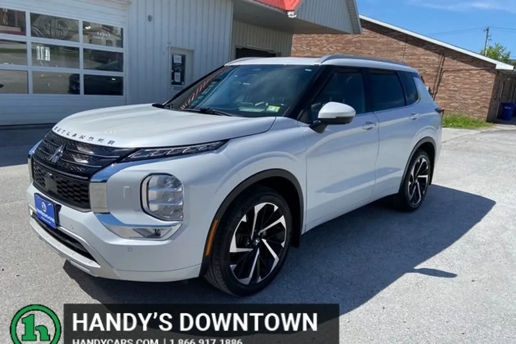 2022 Mitsubishi Outlander SEL photo 1