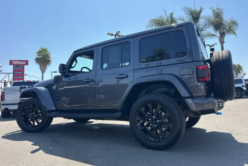 2021 Jeep Wrangler 4xe Unlimited Sahara High Altitude photo 1
