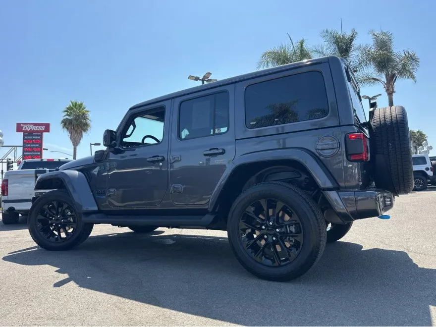 2021 Jeep Wrangler 4xe Unlimited Sahara High Altitude photo 1