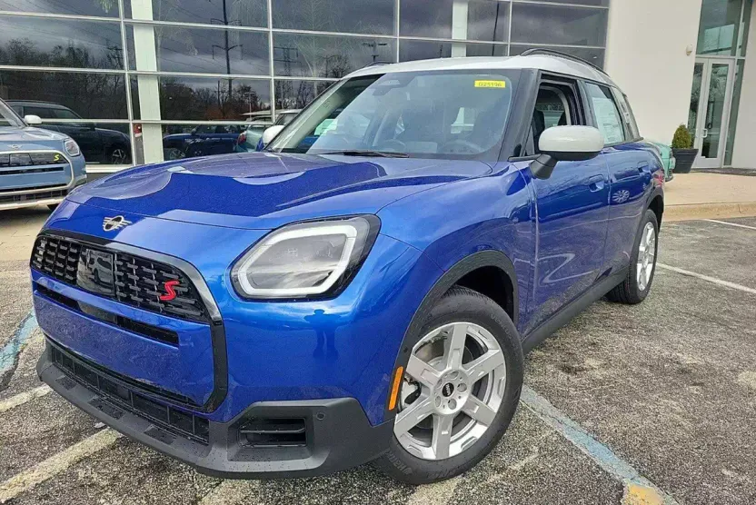 2025 Mini Cooper ALL4 Signature photo 1