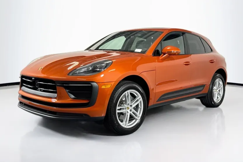 2025 Porsche Macan T photo 1