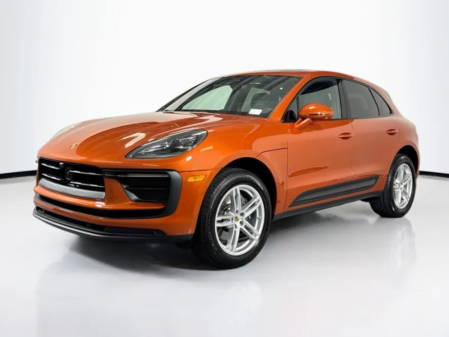 2025 Porsche Macan T photo 1