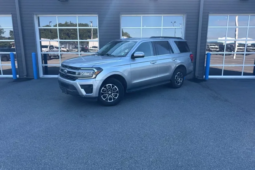 2024 Ford Expedition XLT photo 1