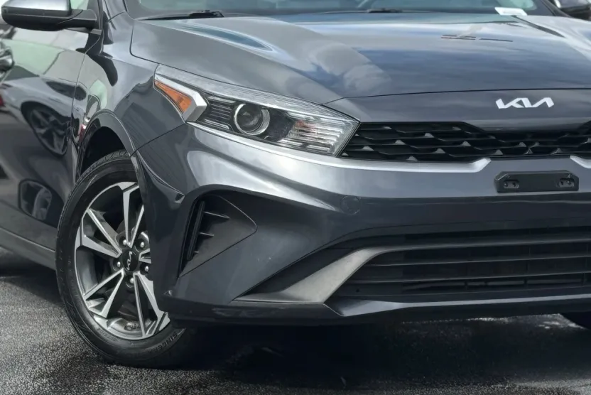 2023 Kia Forte LXS photo 1