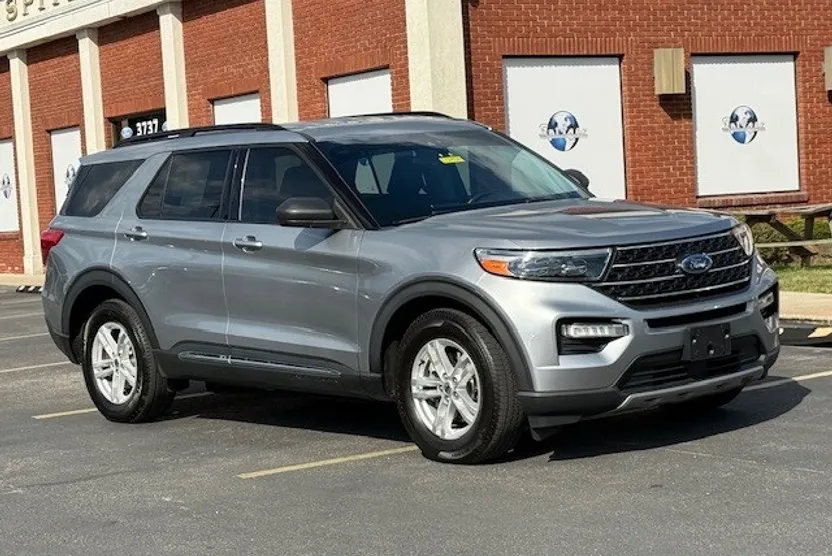 2022 Ford Explorer XLT photo 1
