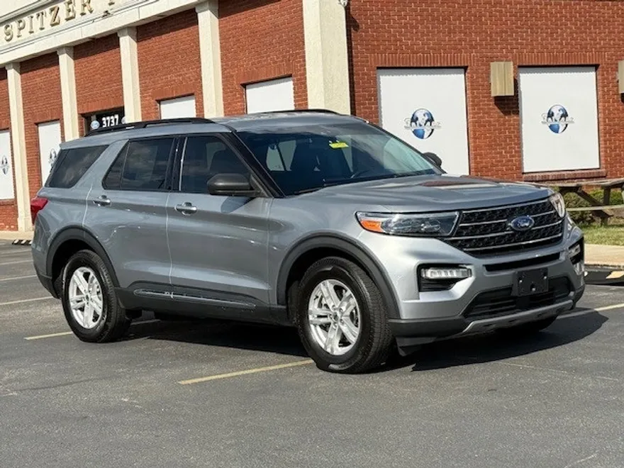 2022 Ford Explorer XLT photo 1