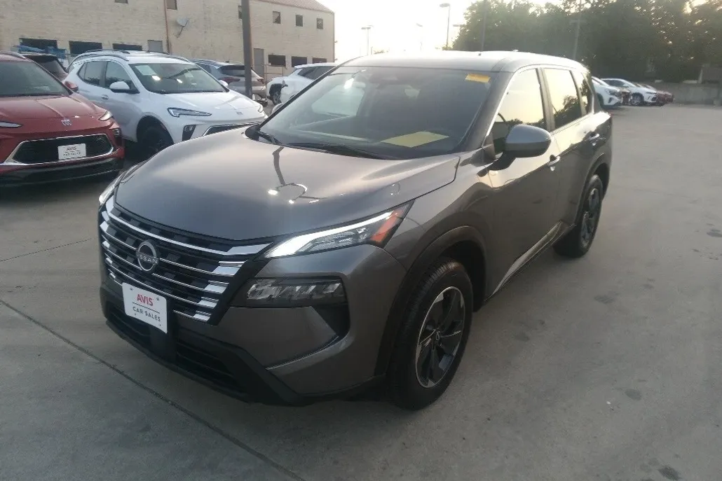 2024 Nissan Rogue SV photo 1
