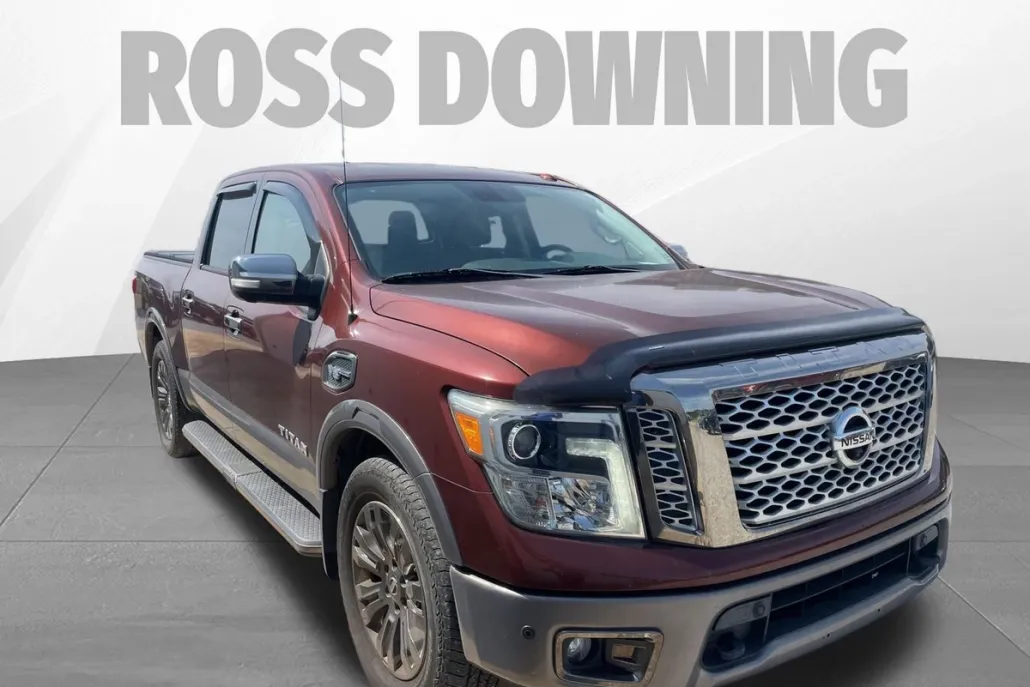 2017 Nissan Titan Platinum Reserve photo 1