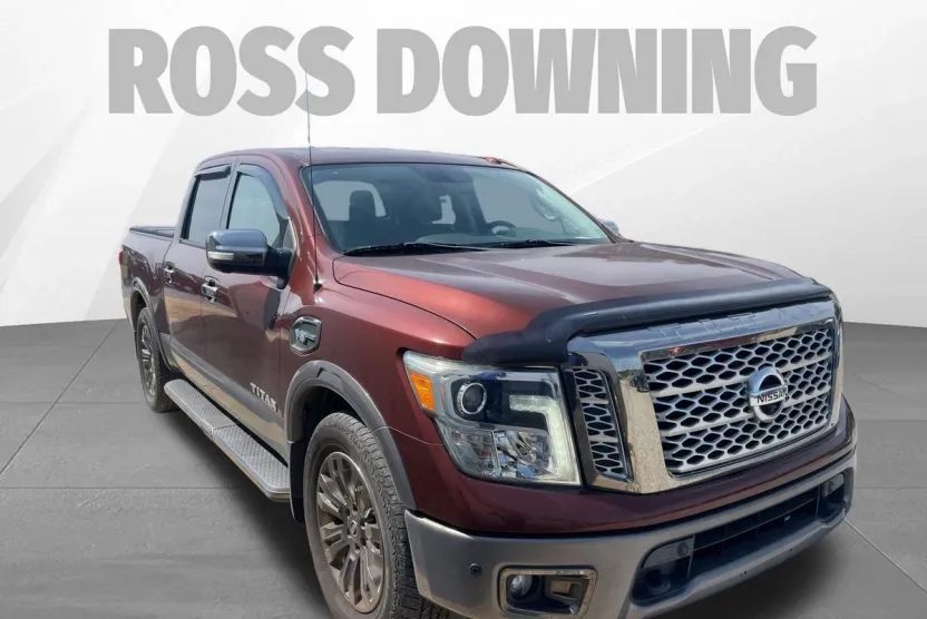 2017 Nissan Titan Platinum Reserve photo 1