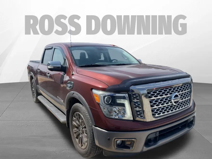 2017 Nissan Titan Platinum Reserve photo 1