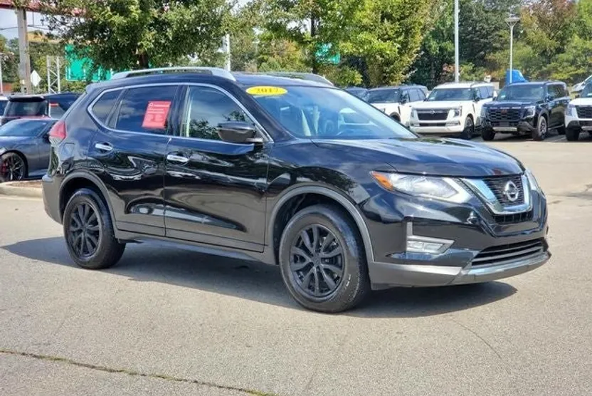 2017 Nissan Rogue SV photo 1