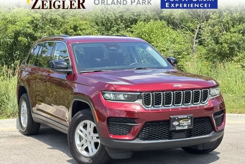 2023 Jeep Grand Cherokee Laredo photo 1