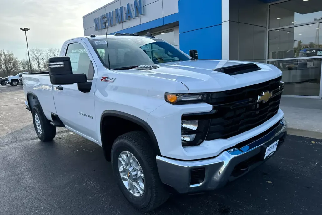 2025 Chevrolet Silverado 3500HD photo 1