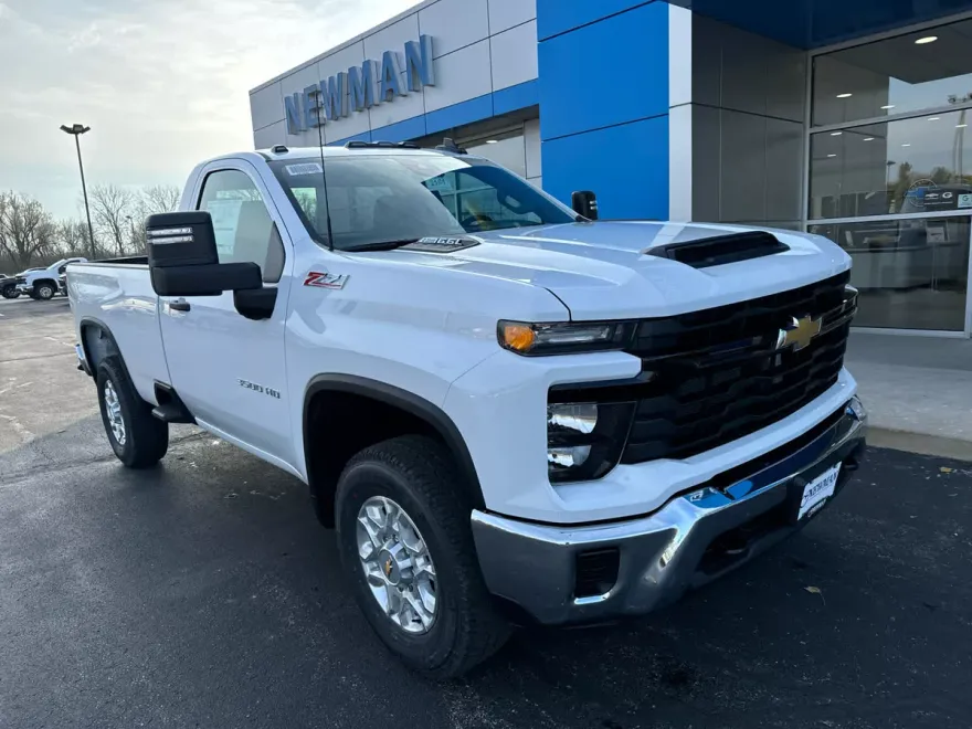2025 Chevrolet Silverado 3500HD photo 1