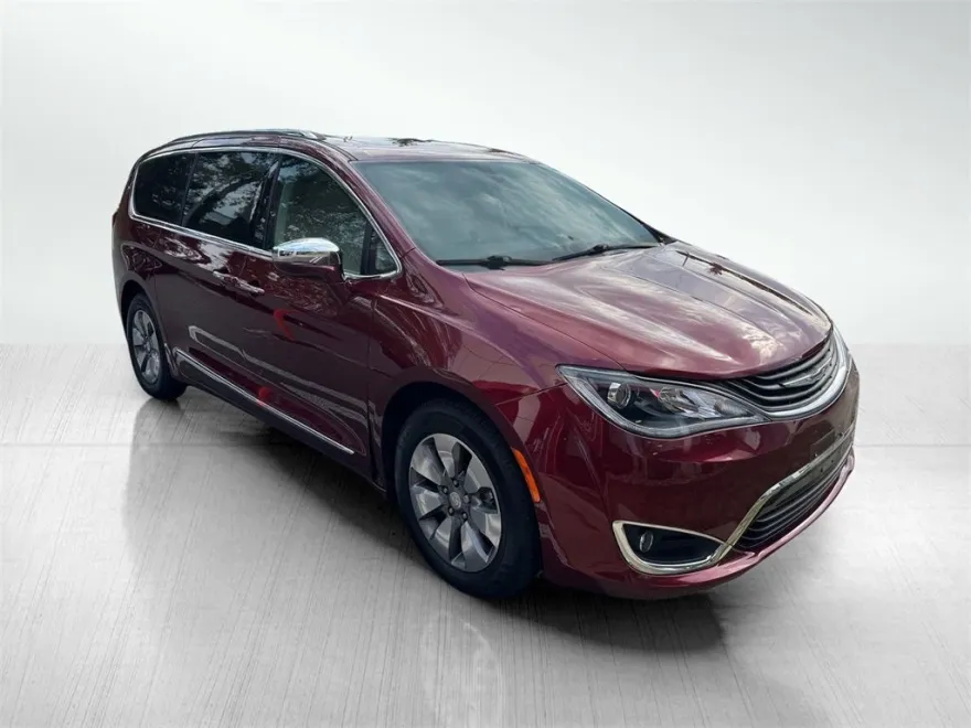 2018 Chrysler Pacifica Hybrid Limited photo 1