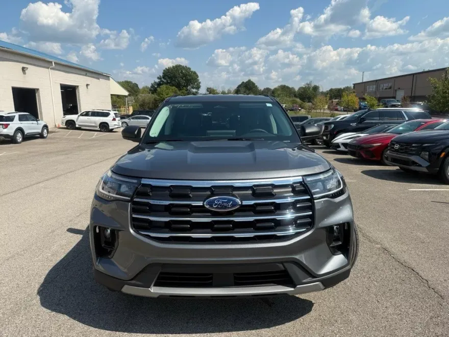 2025 Ford Explorer photo 1