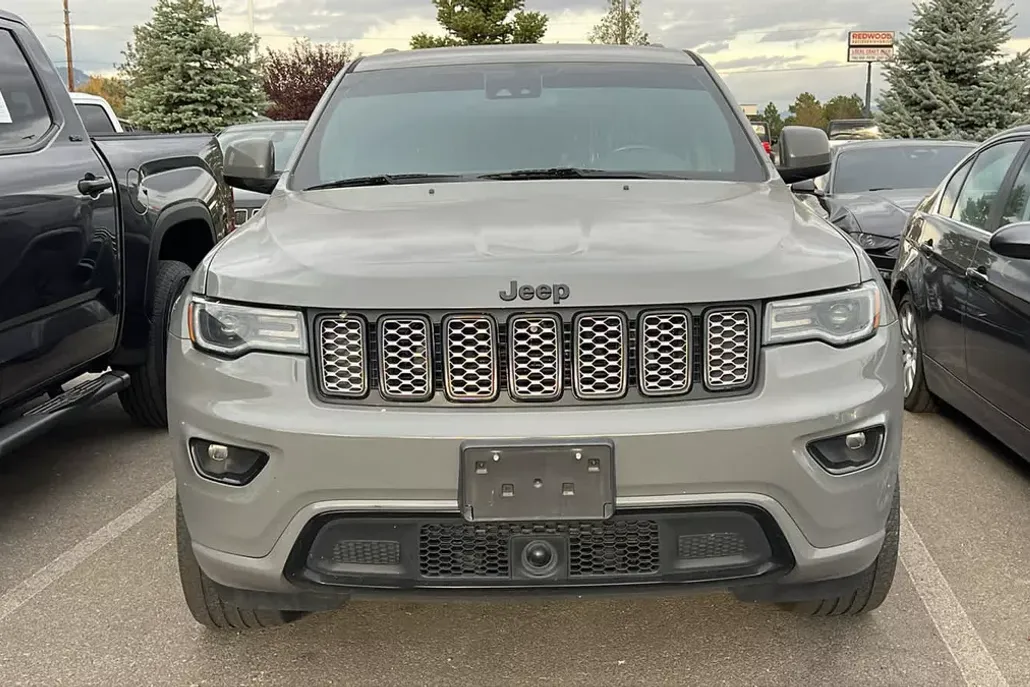 2021 Jeep Grand Cherokee Laredo X photo 1
