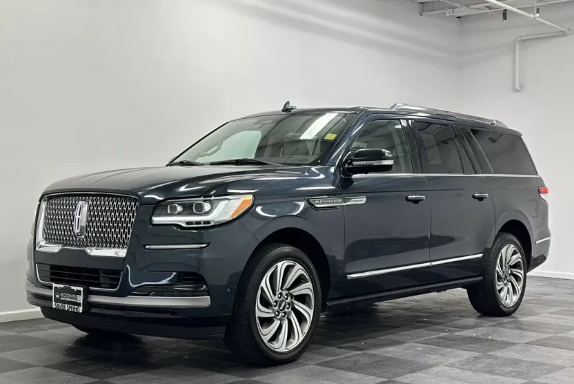 2022 Lincoln Navigator L Reserve photo 1
