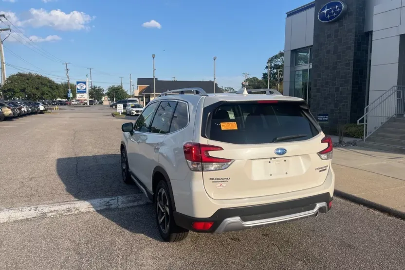 2023 Subaru Forester Touring photo 1