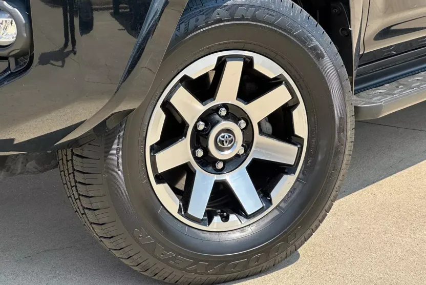 2024 Toyota 4Runner TRD Off-Road photo 1