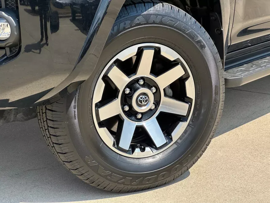 2024 Toyota 4Runner TRD Off-Road photo 1