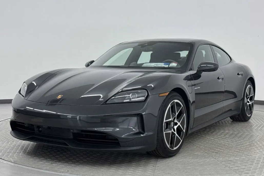 2025 Porsche Taycan photo 1