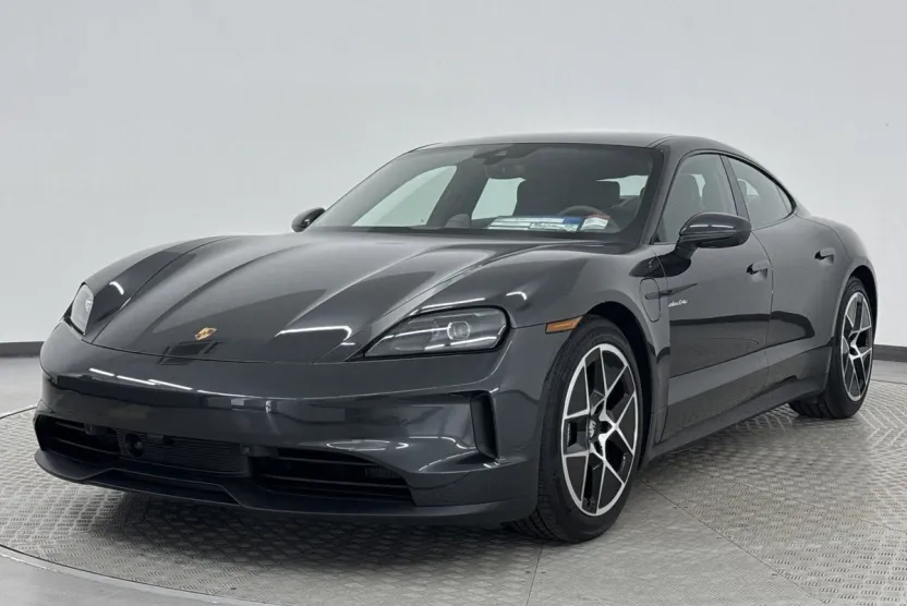 2025 Porsche Taycan photo 1