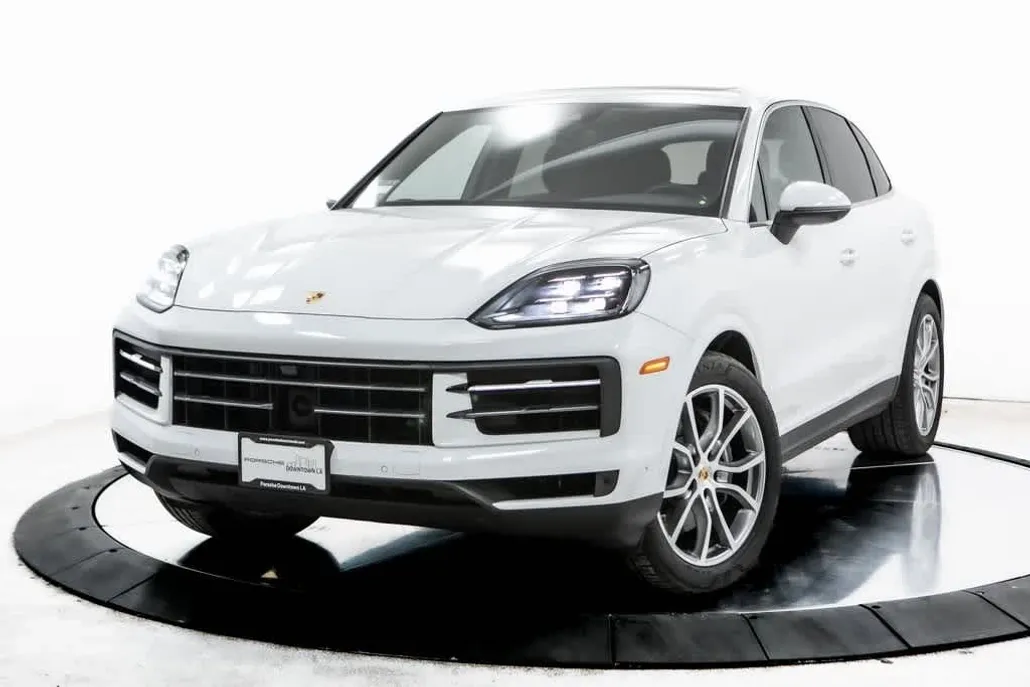 2024 Porsche Cayenne Base photo 1