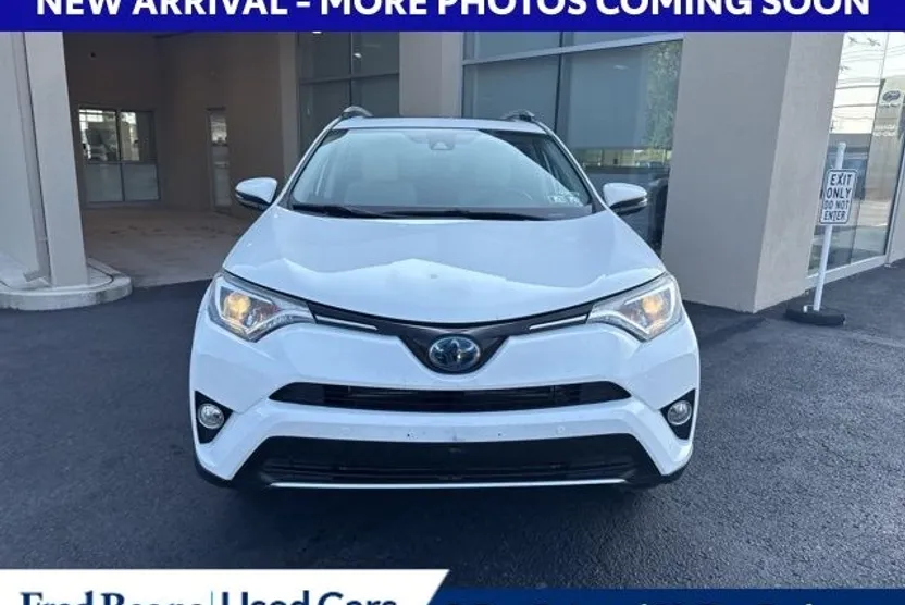 2016 Toyota RAV4 Hybrid XLE photo 1