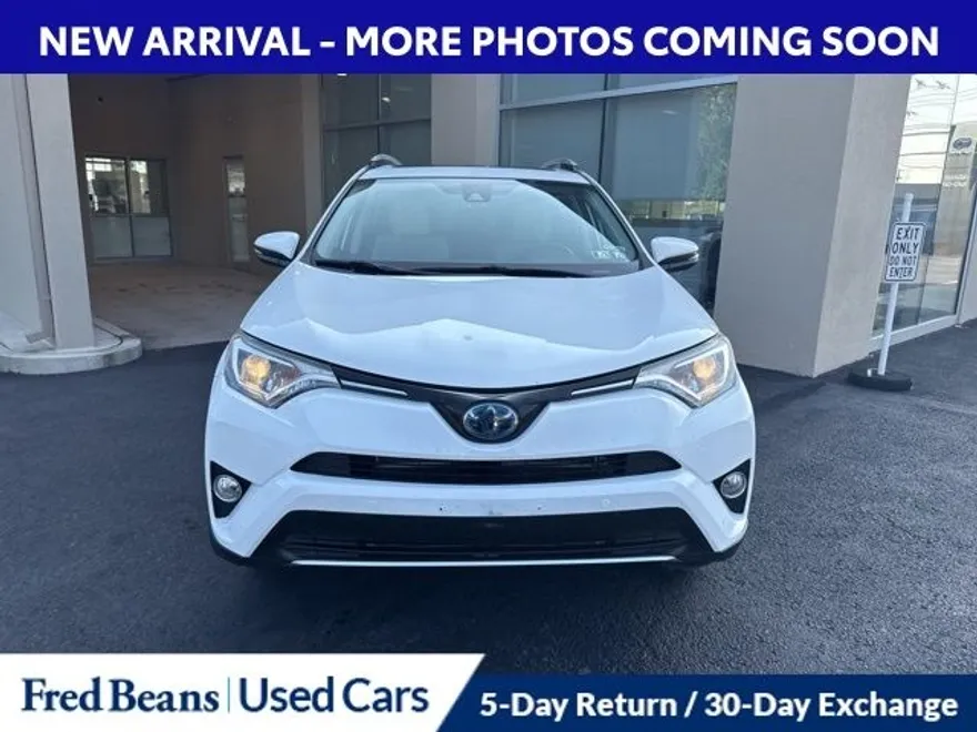2016 Toyota RAV4 Hybrid XLE photo 1