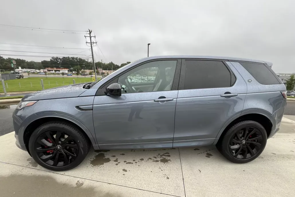 2023 Land Rover Discovery Sport SE R-Dynamic photo 1