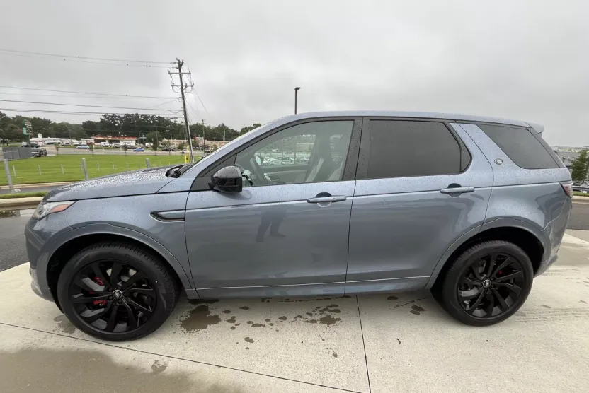 2023 Land Rover Discovery Sport SE R-Dynamic photo 1